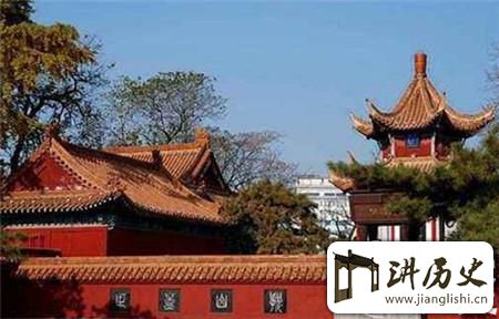 <rb>项</rb><rt>xiàng</rt><rb>羽</rb><rt>yǔ</rt><rb>从</rb><rt>cóng</rt><rb>阿</rb><rt>ā</rt><rb>房</rb><rt>fáng</rt><rb>宫</rb><rt>gōng</rt><rb>抢</rb><rt>qiǎng</rt><rb>走</rb><rt>zǒu</rt><rb>的</rb><rt>de</rt><rb>宝</rb><rt>bǎo</rt><rb>藏</rb><rt>cáng</rt><rb>哪</rb><rt>nǎ</rt><rb>去</rb><rt>qù</rt><rb>了</rb><rt>le</rt>?<rb>千</rb><rt>qiān</rt><rb>年</rb><rt>nián</rt><rb>无</rb><rt>wú</rt><rb>人</rb><rt>rén</rt><rb>破</rb><rt>pò</rt><rb>解</rb><rt>jiě</rt>