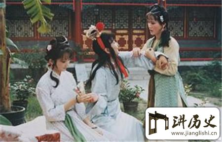 <rb>袭</rb><rt>xí</rt><rb>人</rb><rt>rén</rt><rb>为</rb><rt>wéi</rt><rb>何</rb><rt>hé</rt><rb>反</rb><rt>fǎn</rt><rb>对</rb><rt>duì</rt><rb>黛</rb><rt>dài</rt><rb>玉</rb><rt>yù</rt><rb>而</rb><rt>ér</rt><rb>支</rb><rt>zhī</rt><rb>持</rb><rt>chí</rt><rb>宝</rb><rt>bǎo</rt><rb>钗</rb><rt>chāi</rt>?<rb>袭</rb><rt>xí</rt><rb>人</rb><rt>rén</rt><rb>打</rb><rt>dǎ</rt><rb>什</rb><rt>shí</rt><rb>么</rb><rt>me</rt><rb>算</rb><rt>suàn</rt><rb>盘</rb><rt>pán</rt>