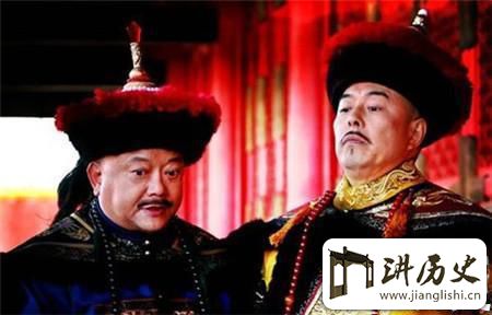 <rb>乾</rb><rt>qián</rt><rb>隆</rb><rt>lóng</rt><rb>南</rb><rt>nán</rt><rb>巡</rb><rt>xún</rt><rb>都</rb><rt>dōu</rt><rb>不</rb><rt>bú</rt><rb>舍</rb><rt>shě</rt><rb>得</rb><rt>dé</rt><rb>离</rb><rt>lí</rt><rb>身</rb><rt>shēn</rt><rb>的</rb><rt>de</rt><rb>一</rb><rt>yī</rt><rb>件</rb><rt>jiàn</rt><rb>宝</rb><rt>bǎo</rt><rb>贝</rb><rt>bèi</rt><rb>竟</rb><rt>jìng</rt><rb>是</rb><rt>shì</rt><rb>个</rb><rt>gè</rt><rb>假</rb><rt>jiǎ</rt><rb>的</rb><rt>de</rt>