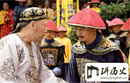 <rb>乾</rb><rt>qián</rt><rb>隆</rb><rt>lóng</rt><rb>南</rb><rt>nán</rt><rb>巡</rb><rt>xún</rt><rb>都</rb><rt>dōu</rt><rb>不</rb><rt>bú</rt><rb>舍</rb><rt>shě</rt><rb>得</rb><rt>dé</rt><rb>离</rb><rt>lí</rt><rb>身</rb><rt>shēn</rt><rb>的</rb><rt>de</rt><rb>一</rb><rt>yī</rt><rb>件</rb><rt>jiàn</rt><rb>宝</rb><rt>bǎo</rt><rb>贝</rb><rt>bèi</rt><rb>竟</rb><rt>jìng</rt><rb>是</rb><rt>shì</rt><rb>个</rb><rt>gè</rt><rb>假</rb><rt>jiǎ</rt><rb>的</rb><rt>de</rt>