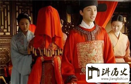 <rb>古</rb><rt>gǔ</rt><rb>代</rb><rt>dài</rt><rb>剩</rb><rt>shèng</rt><rb>女</rb><rt>nǚ</rt><rb>的</rb><rt>de</rt><rb>代</rb><rt>dài</rt><rb>价</rb><rt>jià</rt>:<rb>女</rb><rt>nǚ</rt><rb>子</rb><rt>zǐ</rt>15<rb>岁</rb><rt>suì</rt><rb>还</rb><rt>hái</rt><rb>不</rb><rt>bú</rt><rb>嫁</rb><rt>jià</rt><rb>就</rb><rt>jiù</rt><rb>要</rb><rt>yào</rt><rb>坐</rb><rt>zuò</rt><rb>牢</rb><rt>láo</rt>?