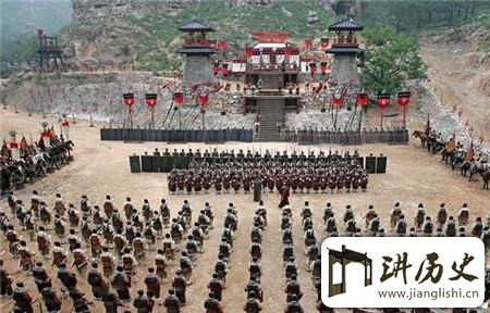 <rb>古</rb><rt>gǔ</rt><rb>代</rb><rt>dài</rt><rb>战</rb><rt>zhàn</rt><rb>场</rb><rt>chǎng</rt><rb>上</rb><rt>shàng</rt><rb>第</rb><rt>dì</rt><rb>一</rb><rt>yī</rt><rb>排</rb><rt>pái</rt><rb>士</rb><rt>shì</rt><rb>兵</rb><rt>bīng</rt><rb>最</rb><rt>zuì</rt><rb>先</rb><rt>xiān</rt><rb>受</rb><rt>shòu</rt><rb>攻</rb><rt>gōng</rt><rb>击</rb><rt>jī</rt><rb>为</rb><rt>wéi</rt><rb>何</rb><rt>hé</rt><rb>还</rb><rt>hái</rt><rb>往</rb><rt>wǎng</rt><rb>前</rb><rt>qián</rt><rb>冲</rb><rt>chōng</rt>